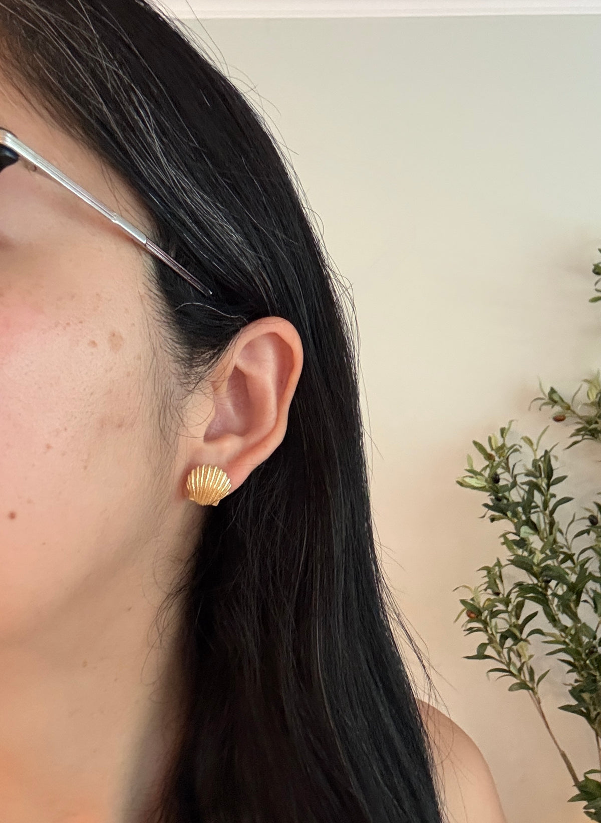 Seashell Stud Earrings in 14K Gold