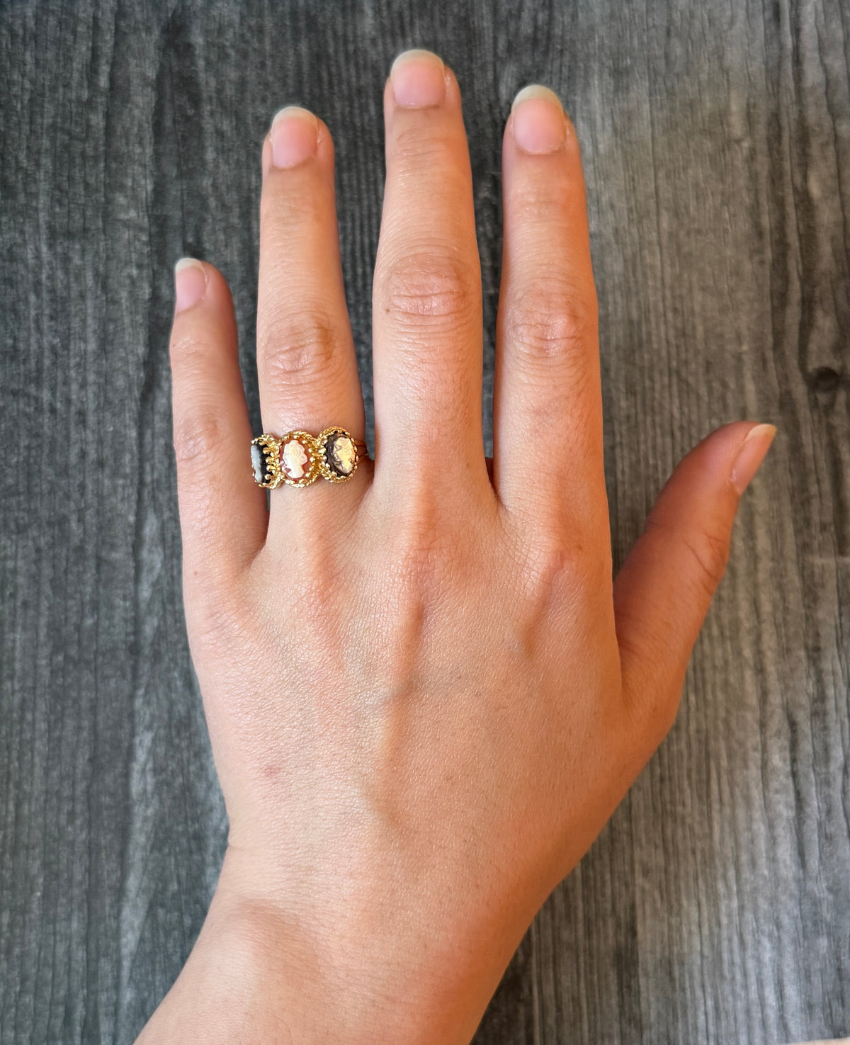 Triple Shell and Mother of Pearl Cameo Ring (H)