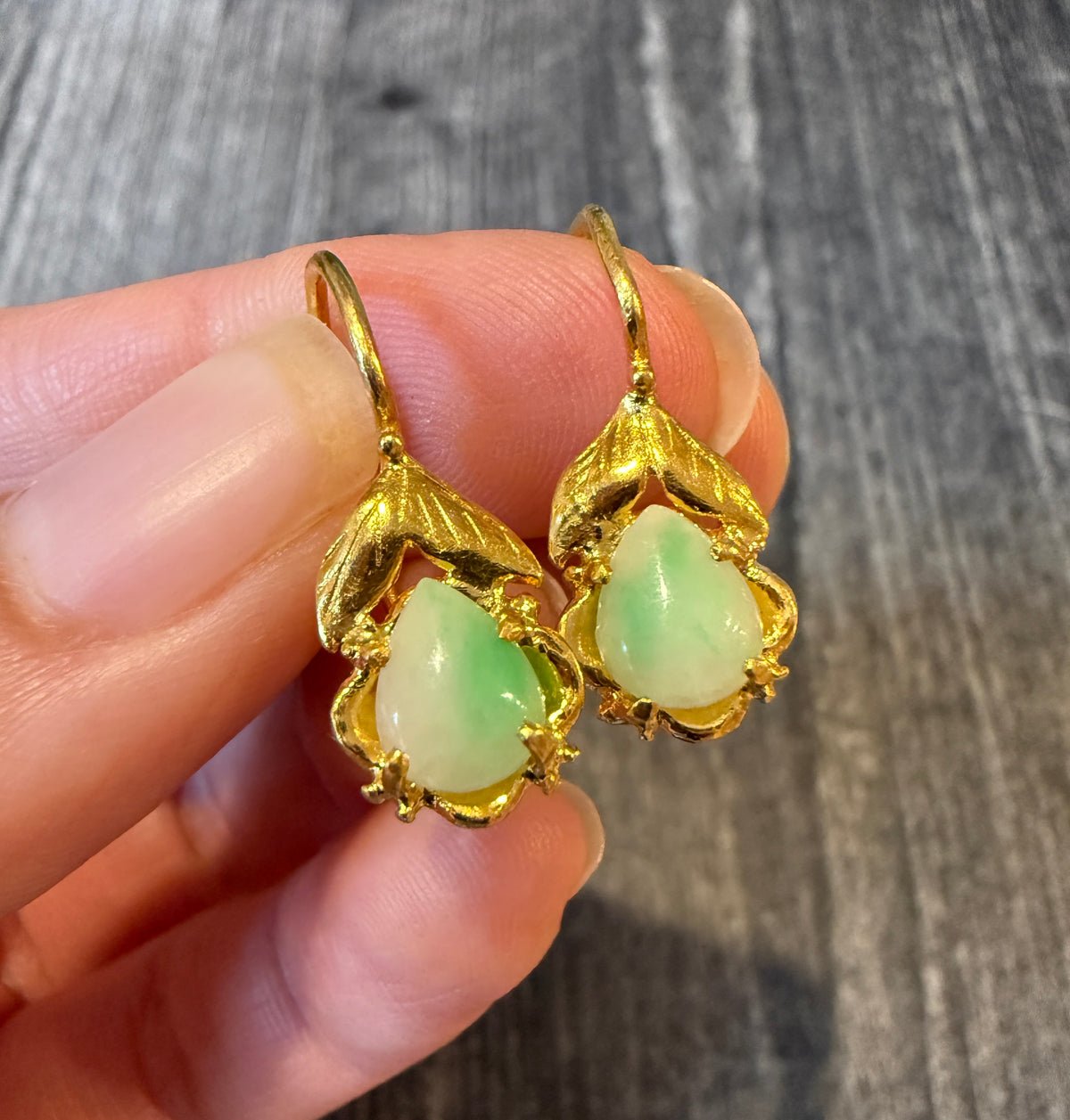 Pear Shaped Jade and 21K Gold Dangling Earrings (I)