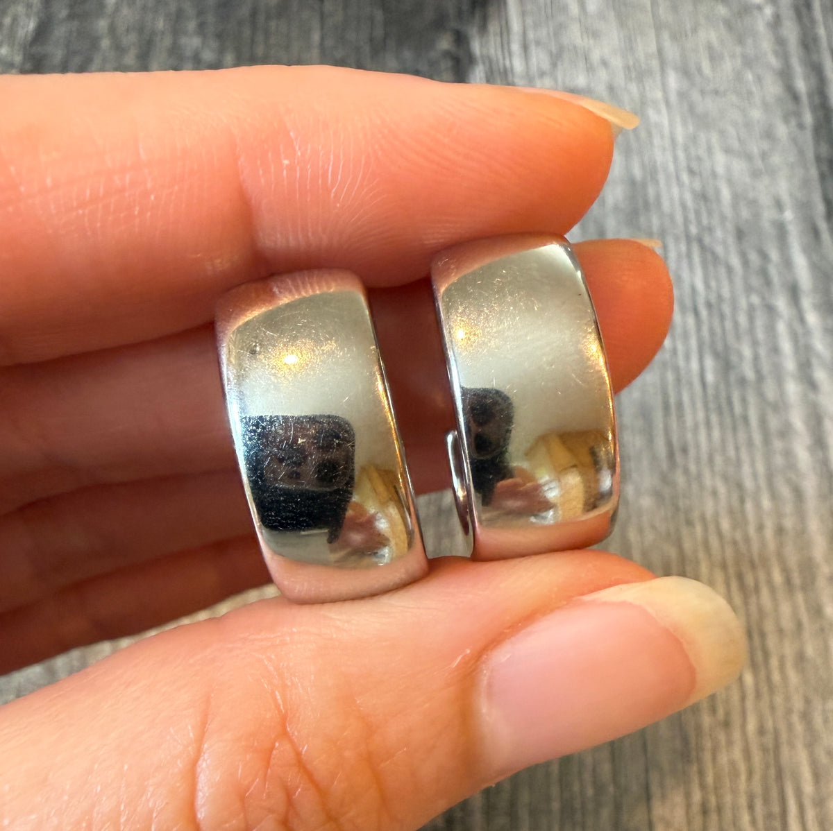 Simple 14K White Gold Wide Huggie Earrings (I)