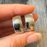 Simple 14K White Gold Wide Huggie Earrings (I)
