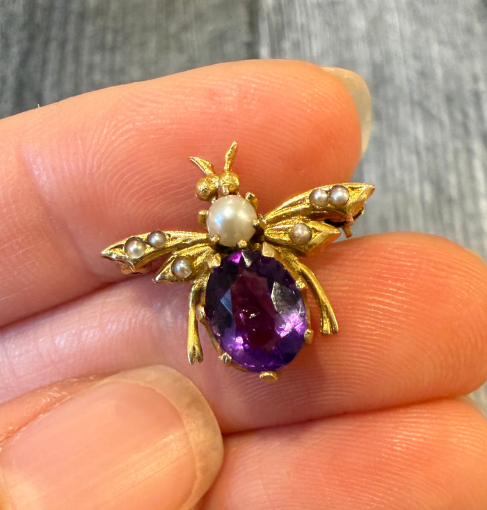 Amethyst and Pearl Bee Pin in 14K Gold (I)