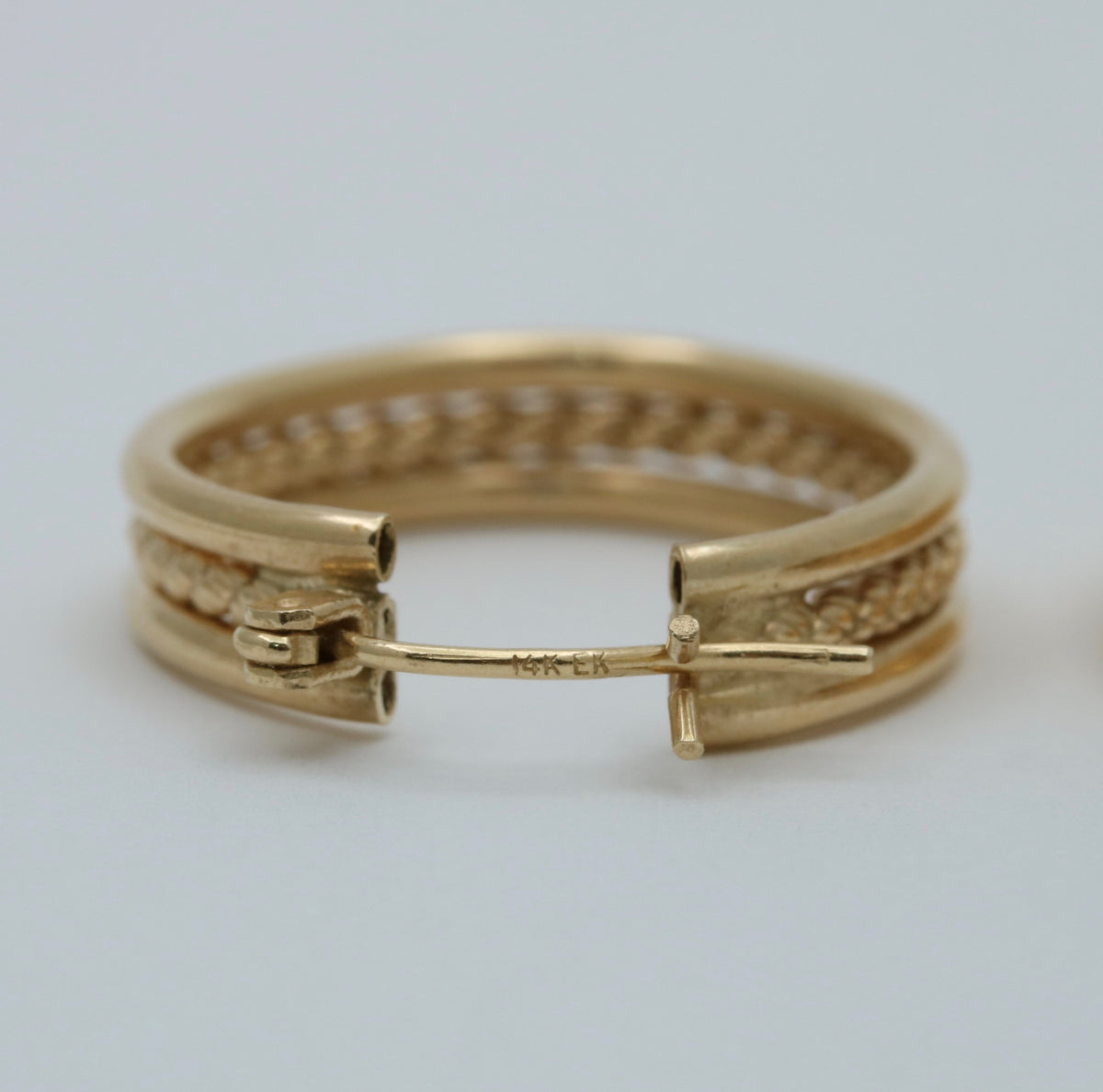 Vintage 14K Gold Twist Oval Hoop Earrings
