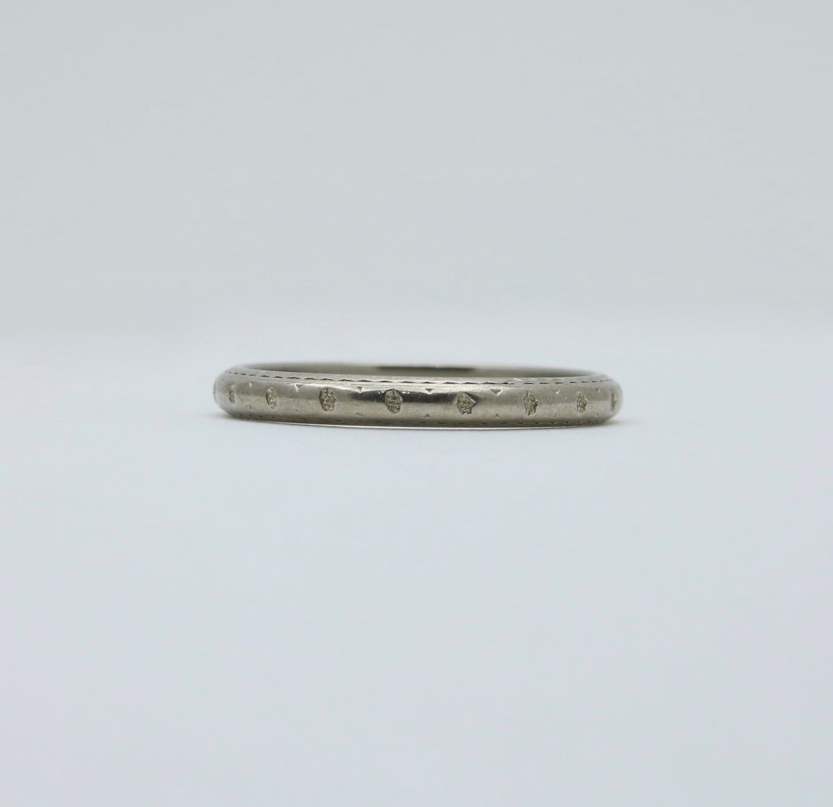 Vintage 18K White Gold Flower Stamped Band, Size 6.5