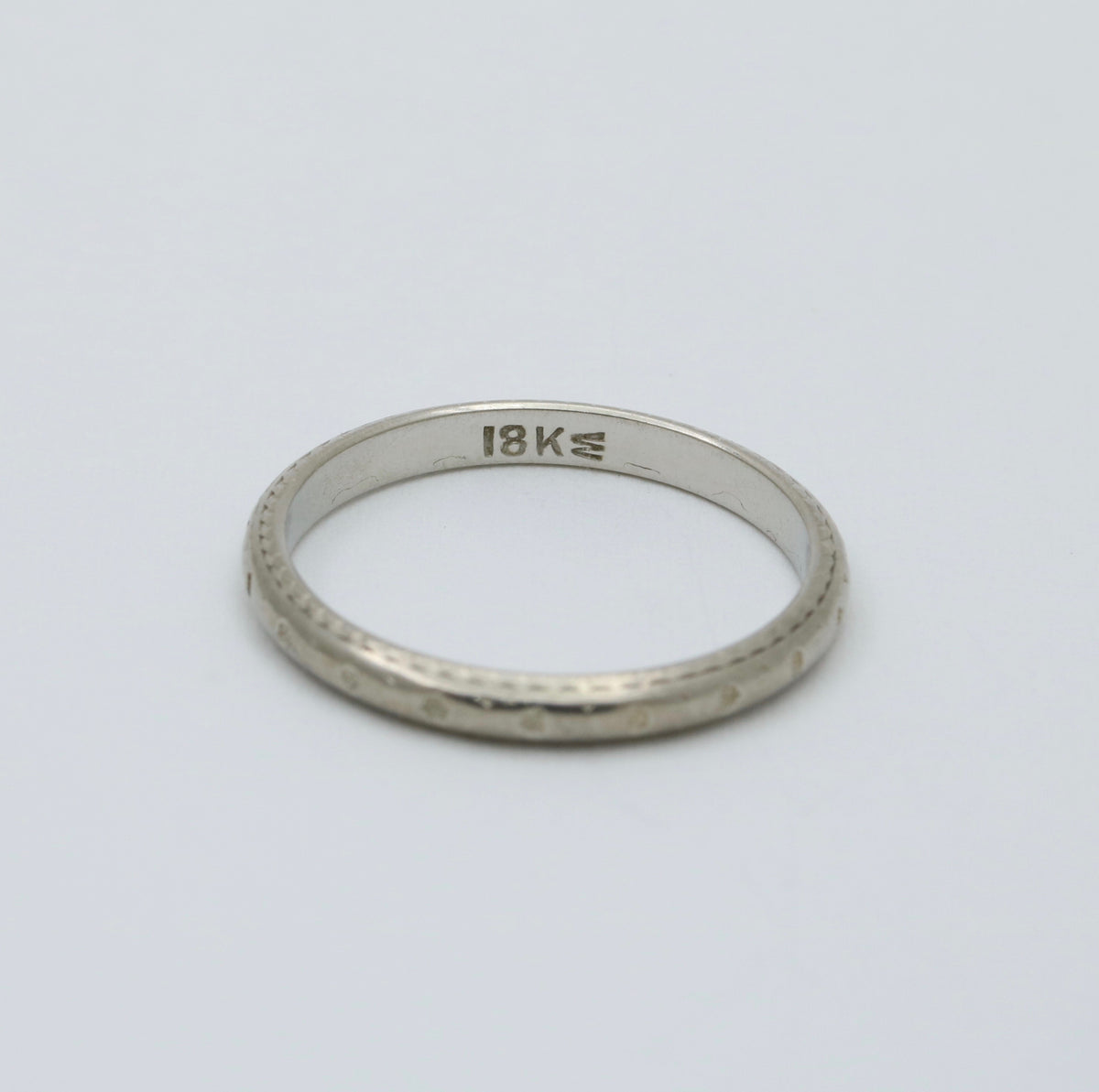 Vintage 18K White Gold Flower Stamped Band, Size 6.5