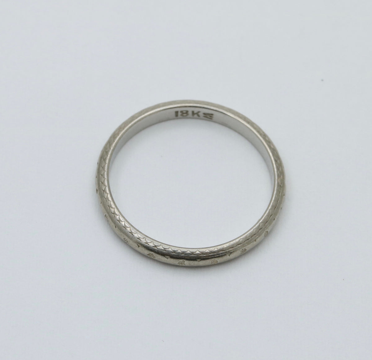 Vintage 18K White Gold Flower Stamped Band, Size 6.5