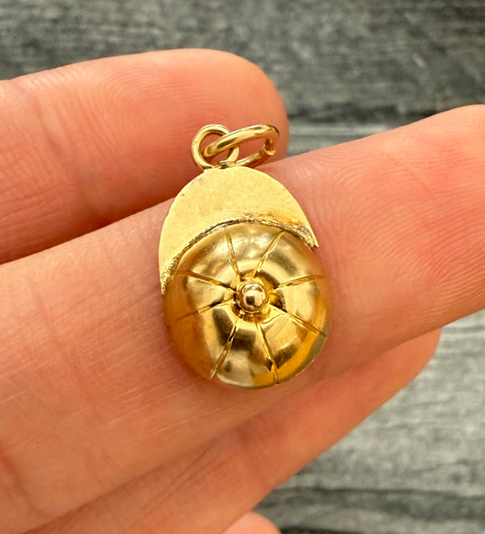 Vintage 14K Gold Cap Charm (S)