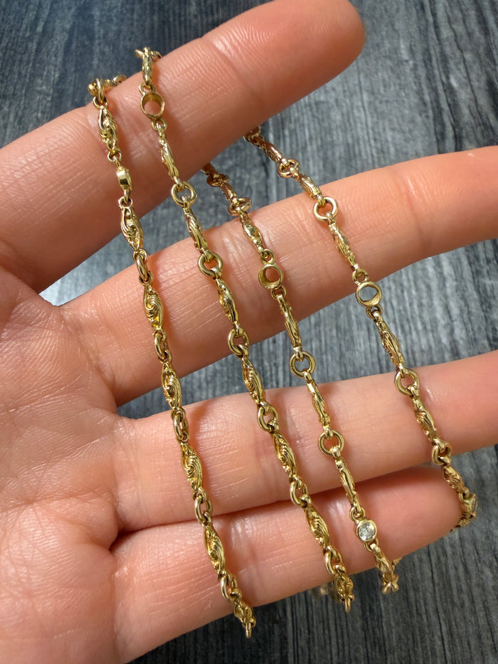 Textured Lozenge Link and Diamond Station Chain in 14K Gold