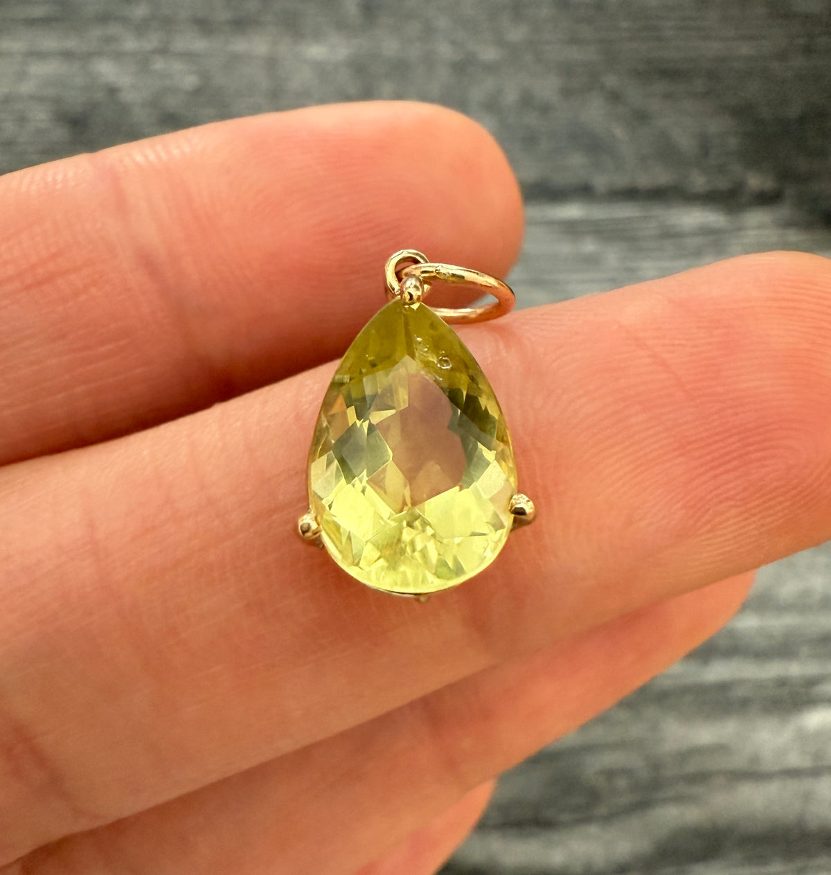 Lemon Quartz and 18K Gold Pear Shaped Charm (S)