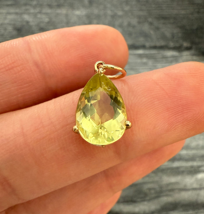 Lemon Quartz and 18K Gold Pear Shaped Charm (S)