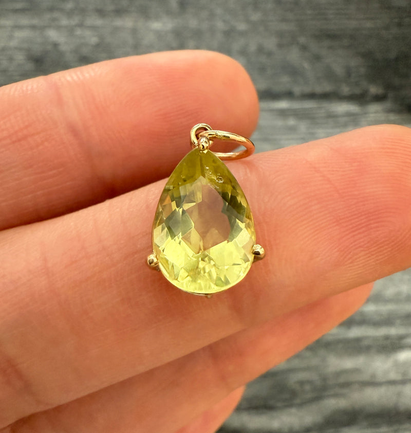Lemon Quartz and 18K Gold Pear Shaped Charm (S)