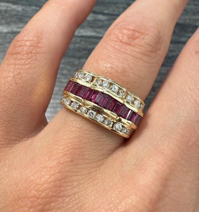 Vintage Ruby and Diamond Wave Tank Band (A)