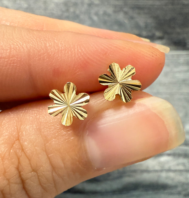 Fluted 18K Gold Snowflake or Flower Stud Earrings (S)