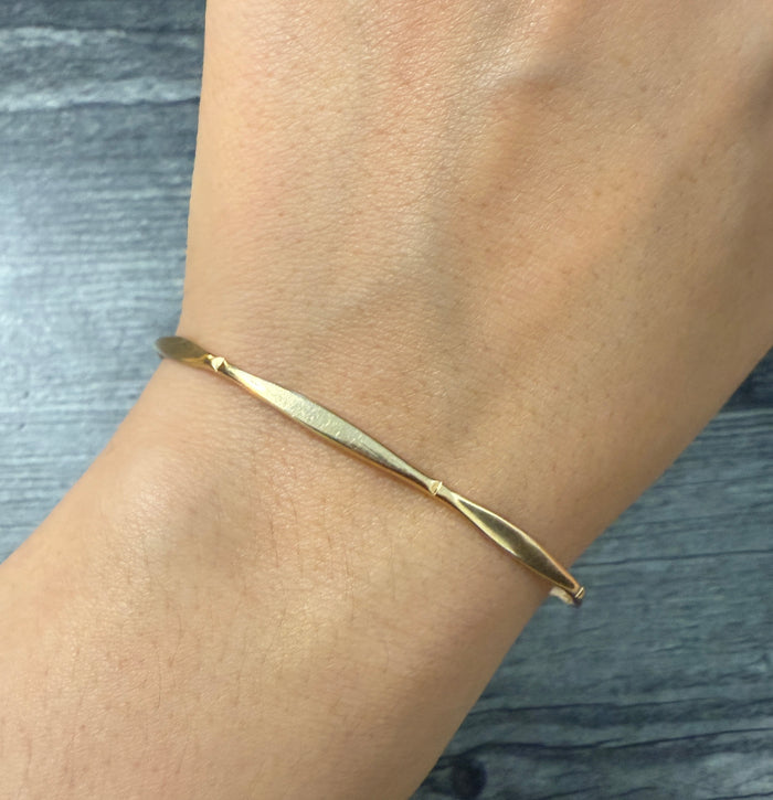 Vintage 14K Gold Crimped Bangle (I)