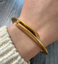 H.Stern 18K Gold Straight Edge Bypass Cuff Bracelet, 1/2