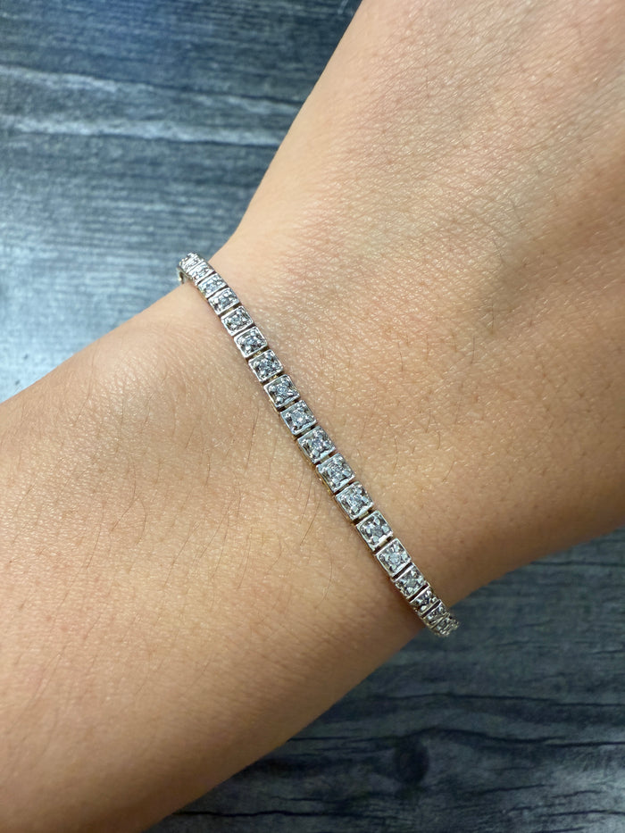 Diamond and 14K Gold Line Bracelet, 7" Long