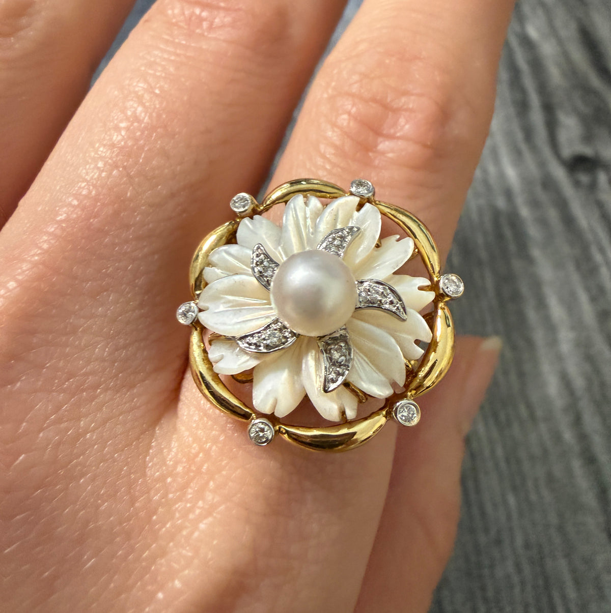 Carved Mother Of Pearl and Diamond Flower Ring in 18K Gold (S)