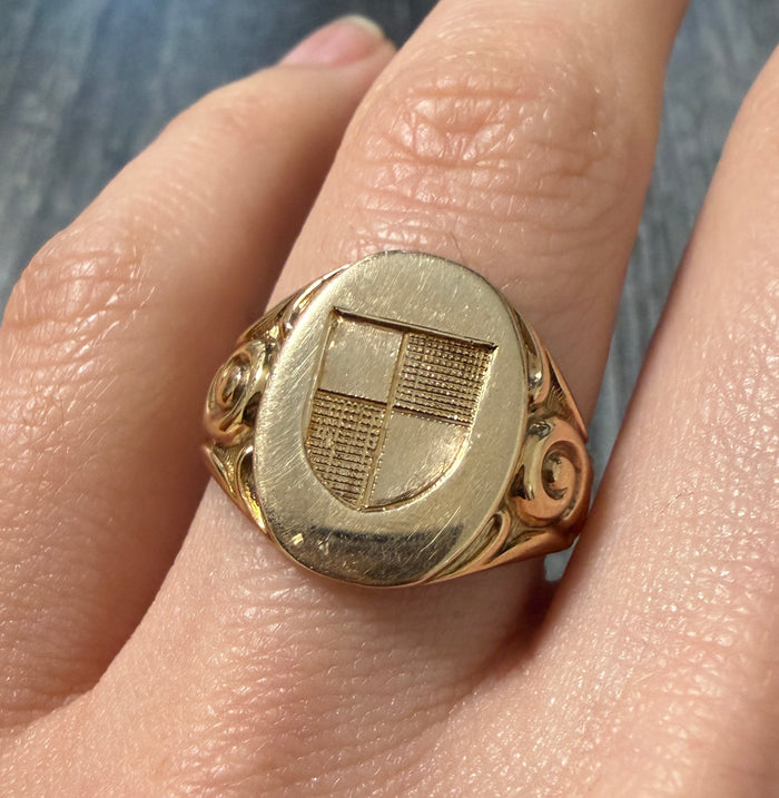 Vintage 14K Gold Shield Signet Ring (S)