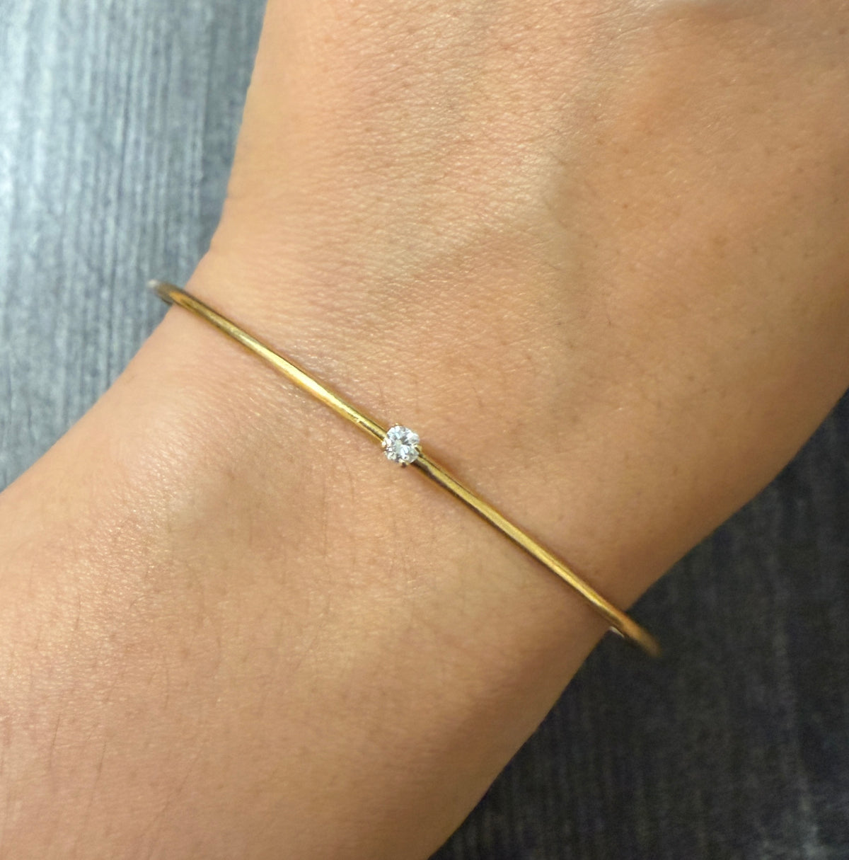 Single Diamond and 18K Gold Wire Bangle