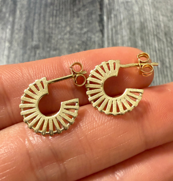 Flat 14K Gold Curved Track Huggie Earrings