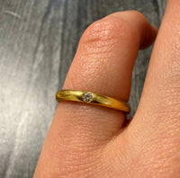 Single Diamond Set 18K Gold Band