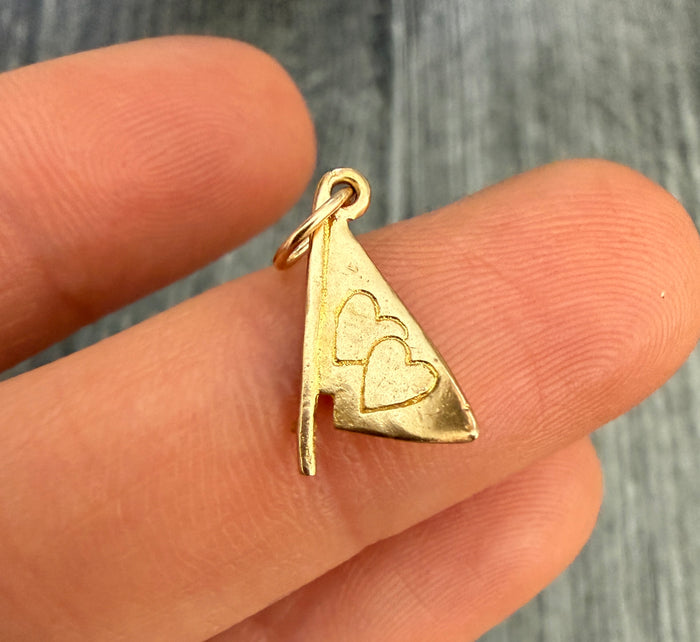 Romantic 9K Gold "You and Me" Flag Charm with a Pair of Hearts (S)