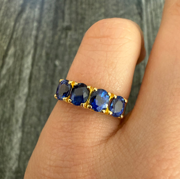 Velvet Blue Sapphire and 18K Gold Band