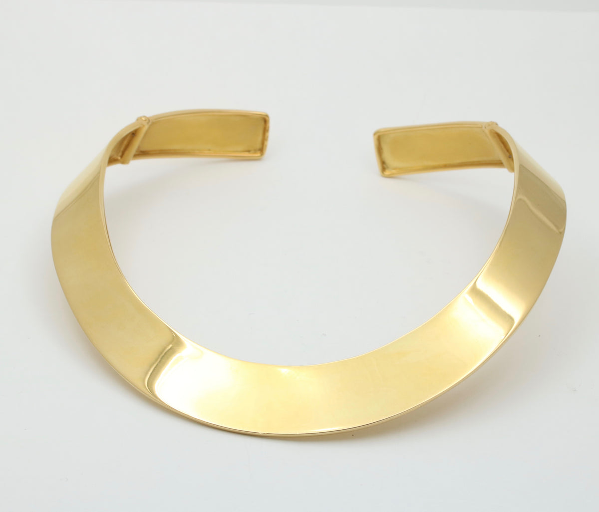 Sleek 18K Gold Collar, Necklace