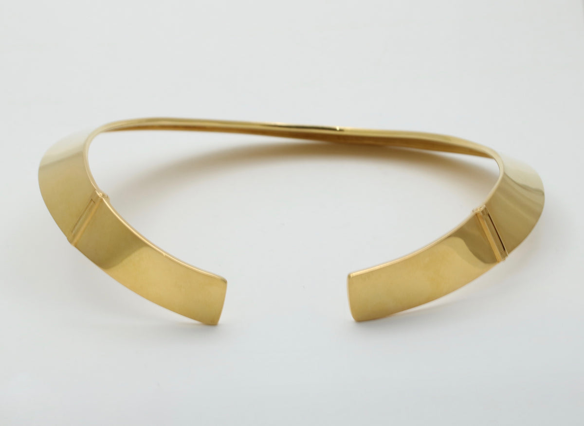 Sleek 18K Gold Collar, Necklace