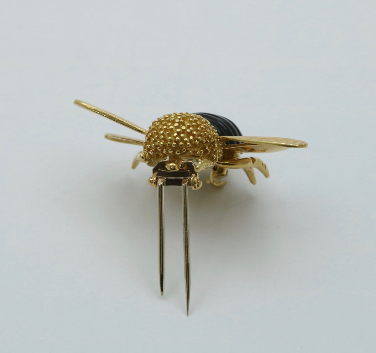 Carved Onyx and 18K Gold Bumble Bee Clip Brooch