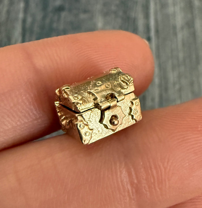 Vintage 9K Gold Articulated Treasure Chest Charm (S)
