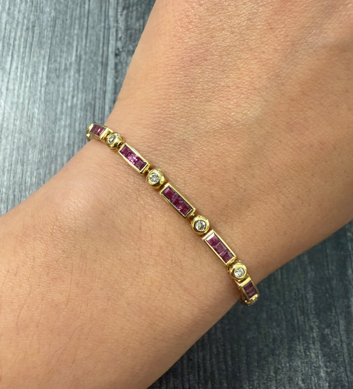 Ruby and Diamond Bracelet in 18K Gold (S)