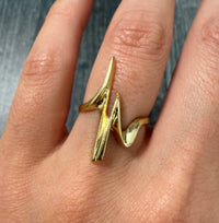 Abstract 14K Gold Heartbeat Ring