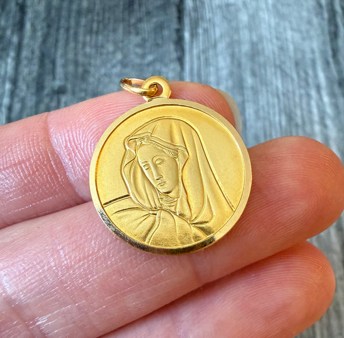 Uno A Erre 18K Gold Virgin Mary Charm