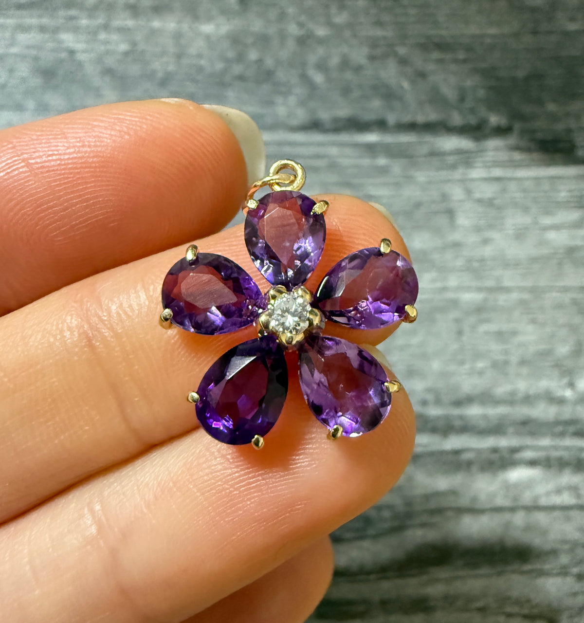 Amethyst and Diamond Flower Charm in 18K Gold (S)