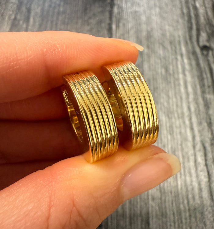 Wide Vintage 14K Gold Ribbed Hoop Earrings