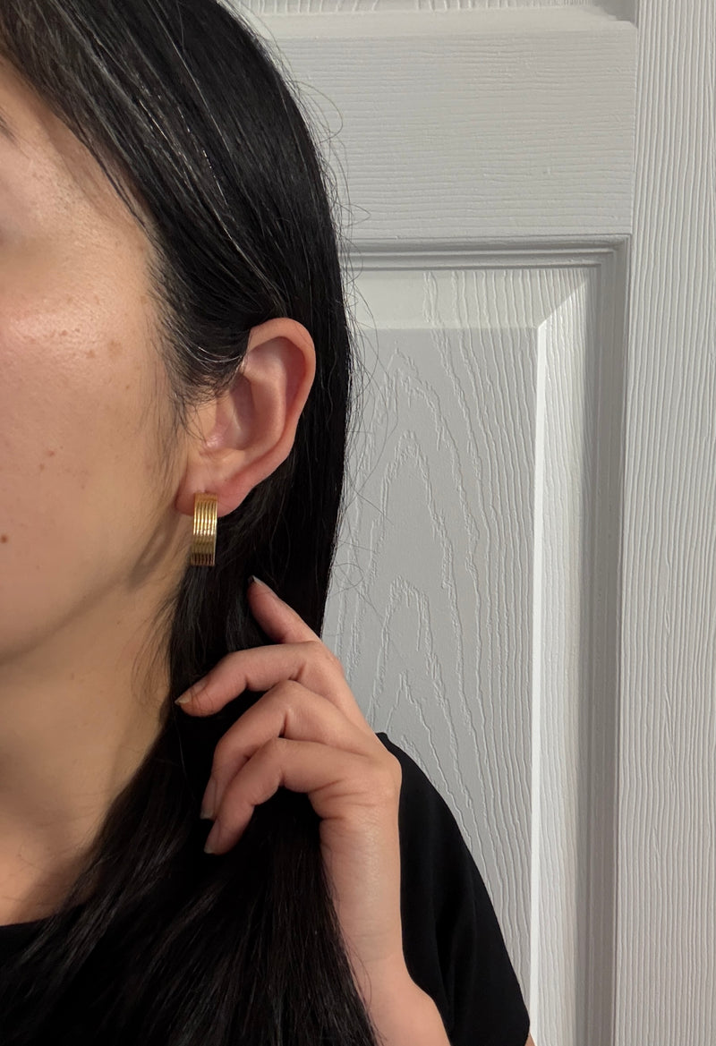 Wide Vintage 14K Gold Ribbed Hoop Earrings