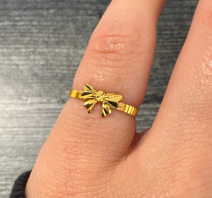 Sweet 18K Gold Bow Ribbon Ring