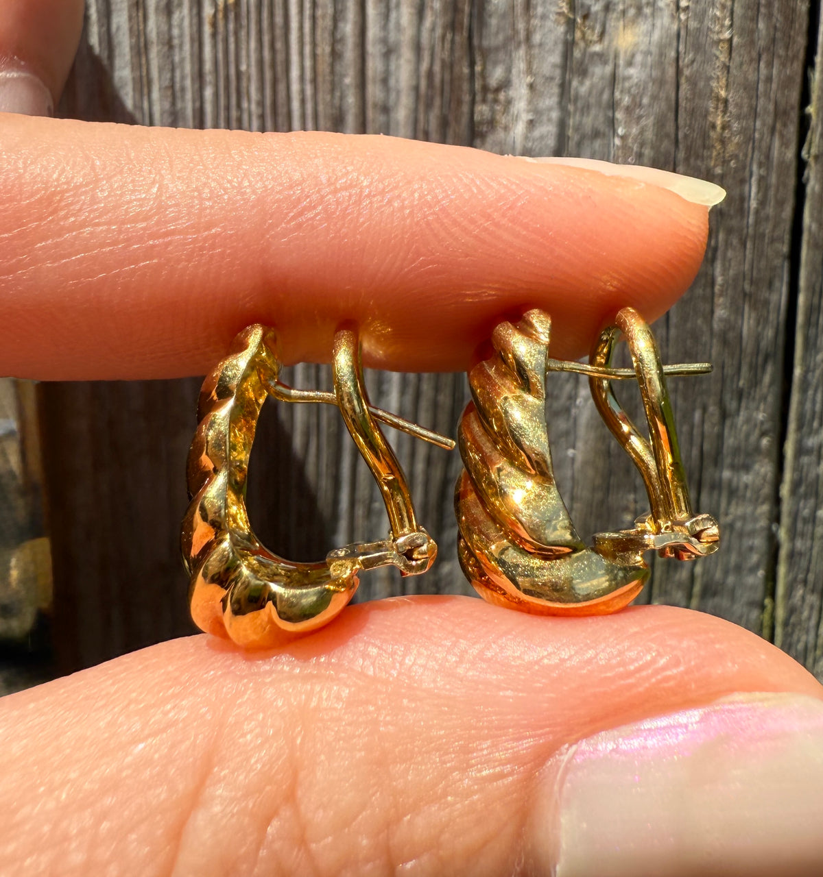 Vintage 18K Gold Ribbed Huggie Earrings