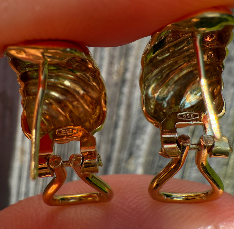 Vintage 18K Gold Ribbed Huggie Earrings