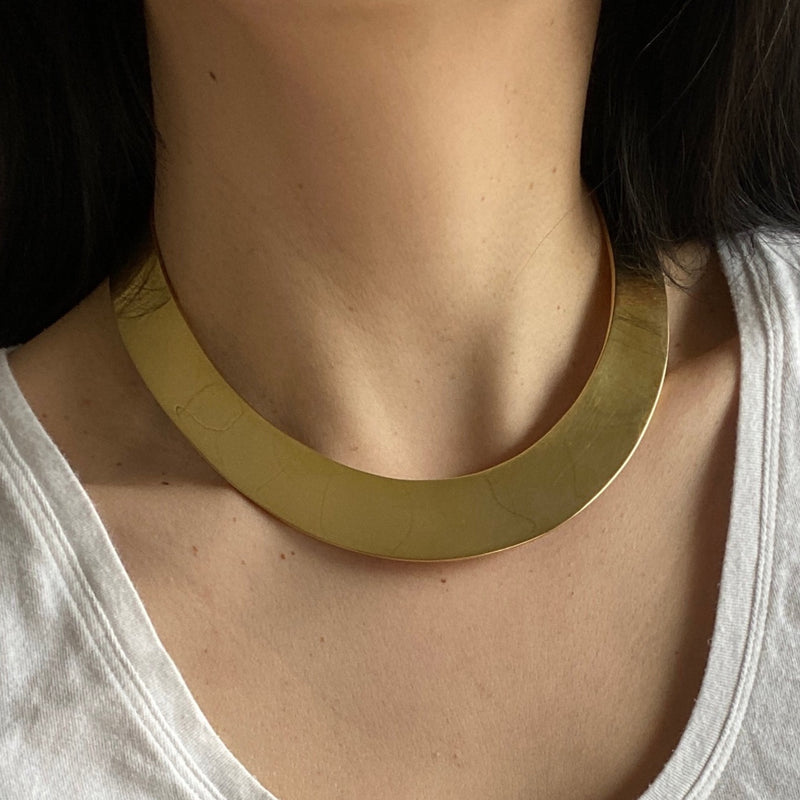 Sleek 18K Gold Collar, Necklace