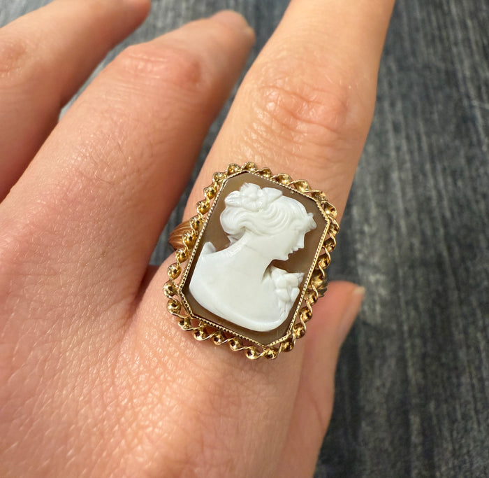 Vintage 10K Gold Cameo Ring