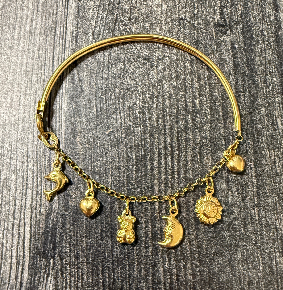 Sweet 18K Gold Charm Bracelet Bangle