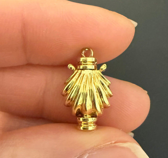 Vintage 18K Gold Sea Shell Clasp