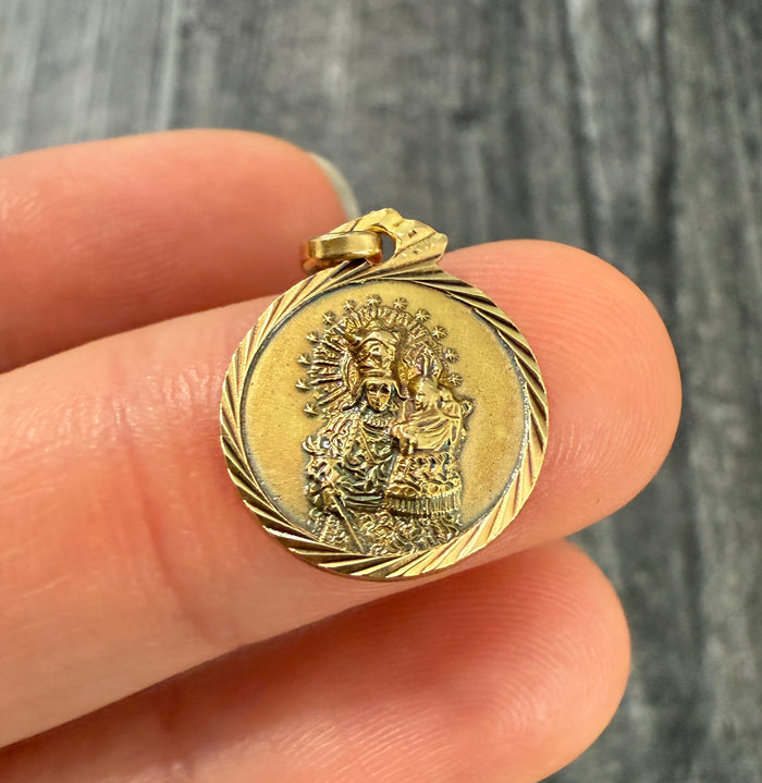 Vintage 18K Gold Virgin Mary and Child Jesus Medal (S)