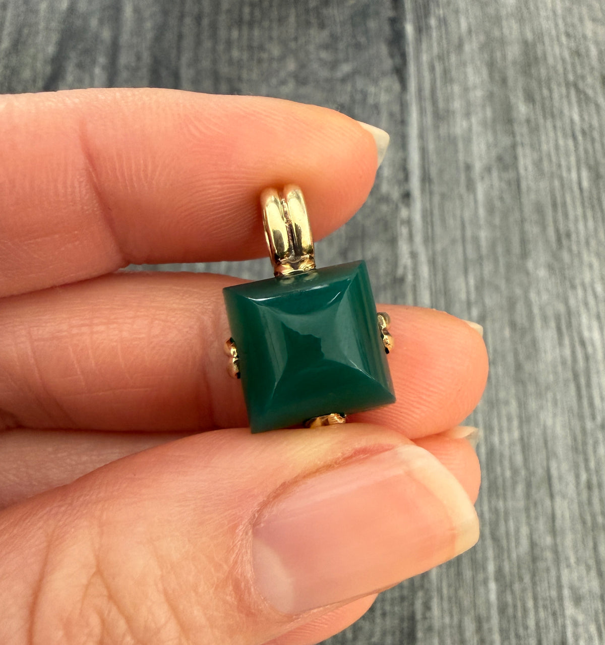 Vintage Sugar Loaf Chalcedony and 14K Gold Pendant