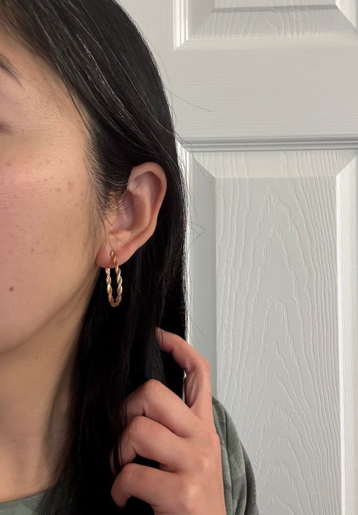 Vintage 14K Gold Rope Chain Style Oval Hoop Earrings