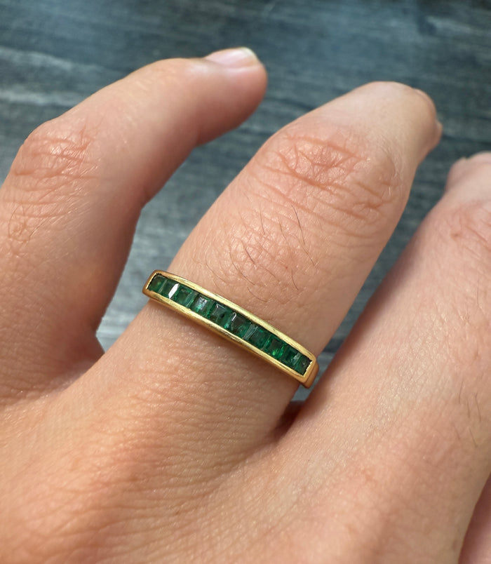 Vintage Emerald and 18K Gold Band