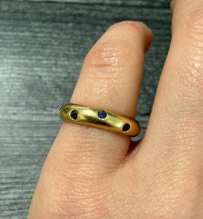 Tiffany & Co Sapphire and 18K Gold Etoile Band