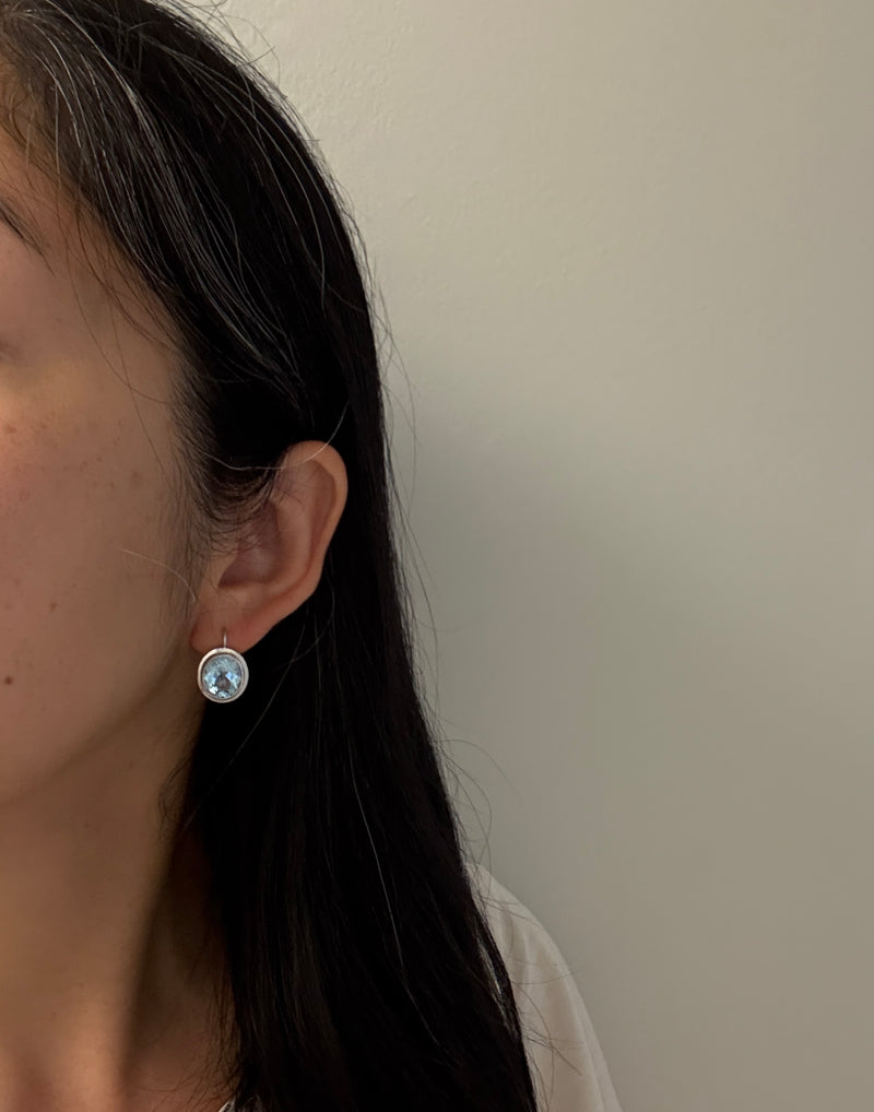9 Carat Aquamarine Drop Earrings in 18K Gold Leverbacks